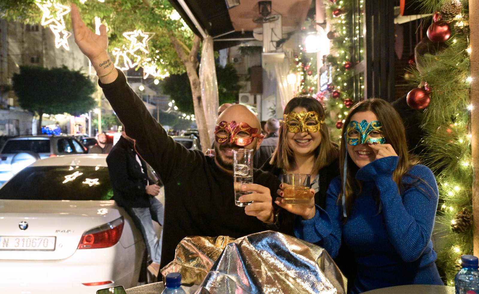 ليلة رأس السنة في مار مخايل والجميزة أجواء صاخبة وأمل بعام أفضل